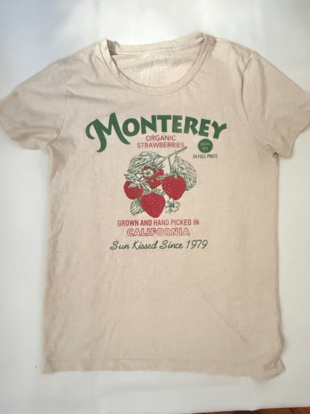 J.Crew Factory Monterey California Strawberries Beige Collector Tee Graphic S